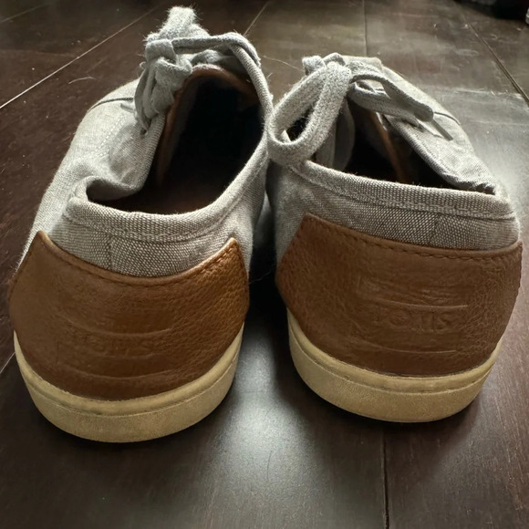 Tom’s Sneakers - Picture 2 of 5